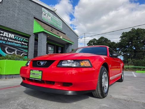 Used 2000 Ford Mustang Convertible RWD image 2