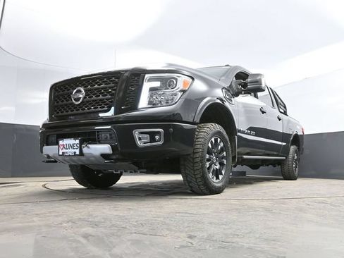 Used 2016 Nissan Titan PRO-4X w/ Pro-4x Convenience Package AWD/4WD image 47