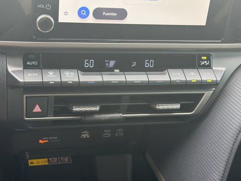 Used 2025 Toyota Camry SE FWD image 17