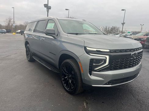 New 2026 Chevrolet Suburban Premier image 7