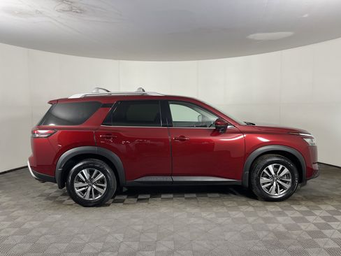 Used 2023 Nissan Pathfinder SL w/ Black Appearance Package image 24