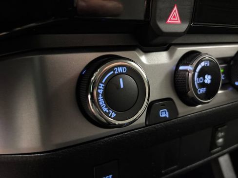 Used 2016 Toyota Tacoma SR AWD/4WD image 25
