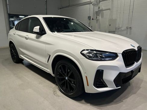 Used 2023 BMW X4 xDrive30i w/ M Sport Package AWD/4WD image 8