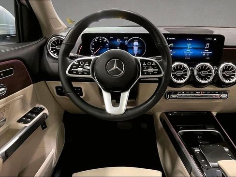 Used 2023 Mercedes-Benz GLB 250 4MATIC image 8
