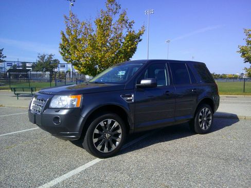 Used 2010 Land Rover LR2 HSE image 12