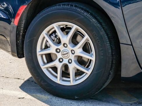 Used 2021 Chrysler Pacifica Touring-L FWD image 57