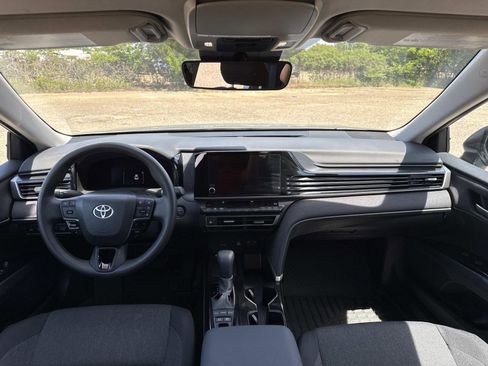 Used 2025 Toyota Camry LE w/ Convenience Package image 16