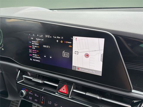 Used 2023 Kia Niro EX Touring image 21