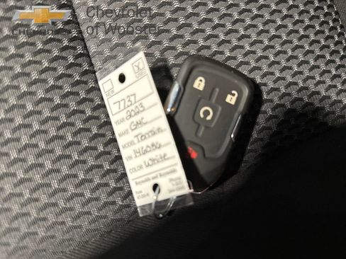 Used 2023 GMC Terrain SLE w/ Driver Convenience Package image 34