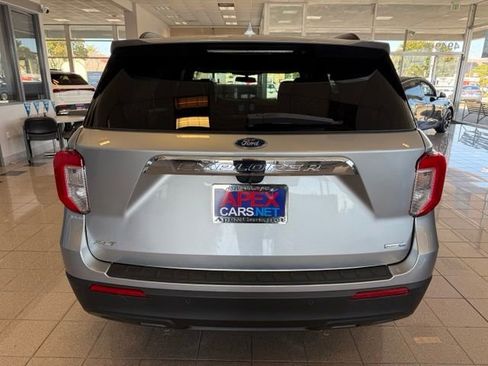 Used 2020 Ford Explorer XLT AWD/4WD image 4