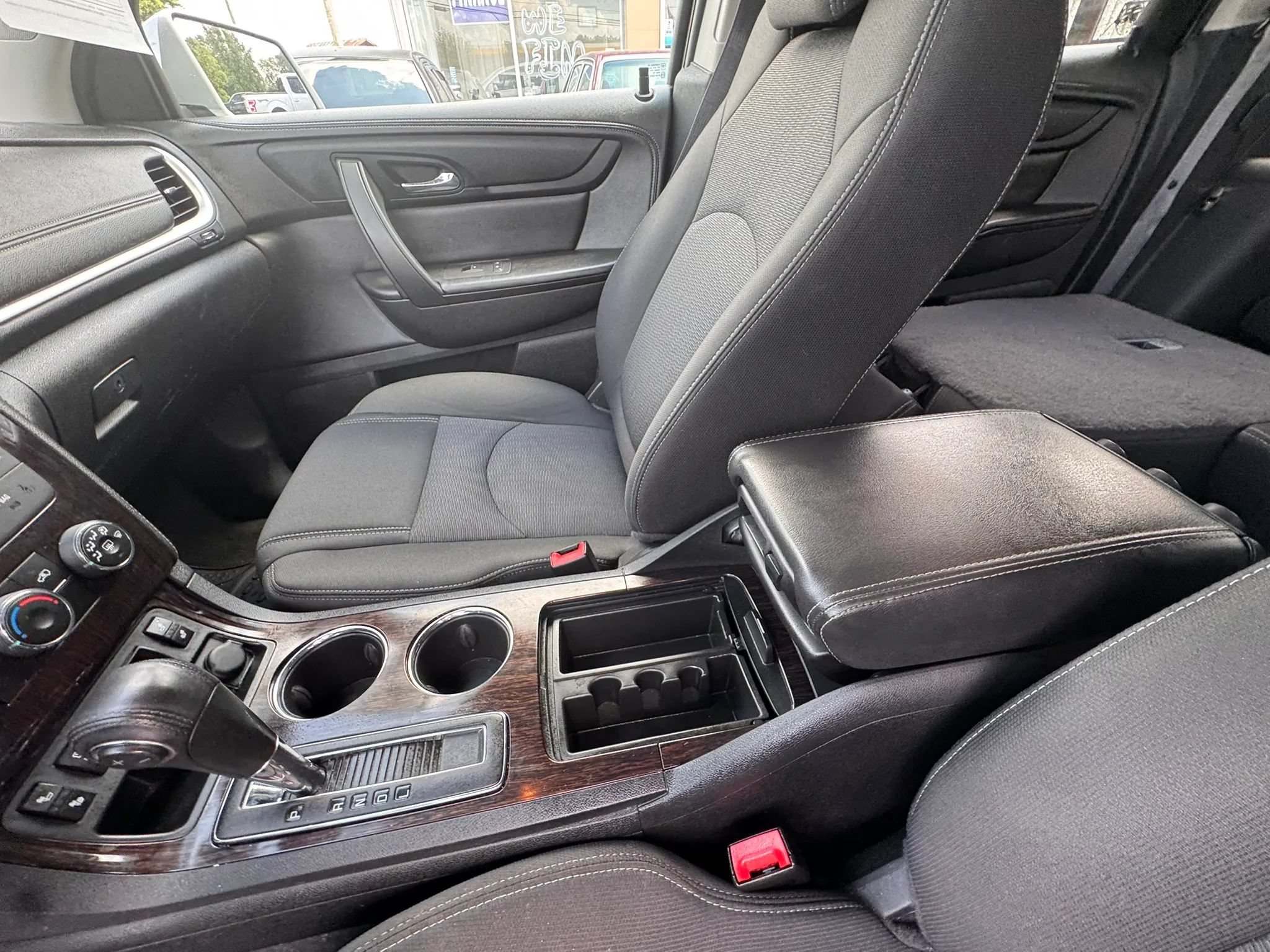 Used 2015 Chevrolet Traverse LT w/ Style and Technology Package FWD image 13
