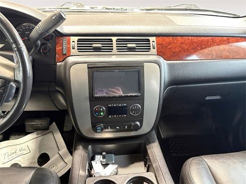 Used 2014 GMC Yukon SLT w/ SLT-2 Equipment Package image 9