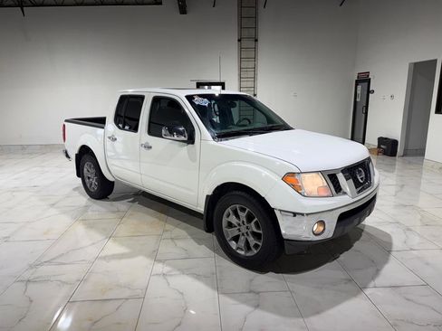 Used 2019 Nissan Frontier SL RWD image 3