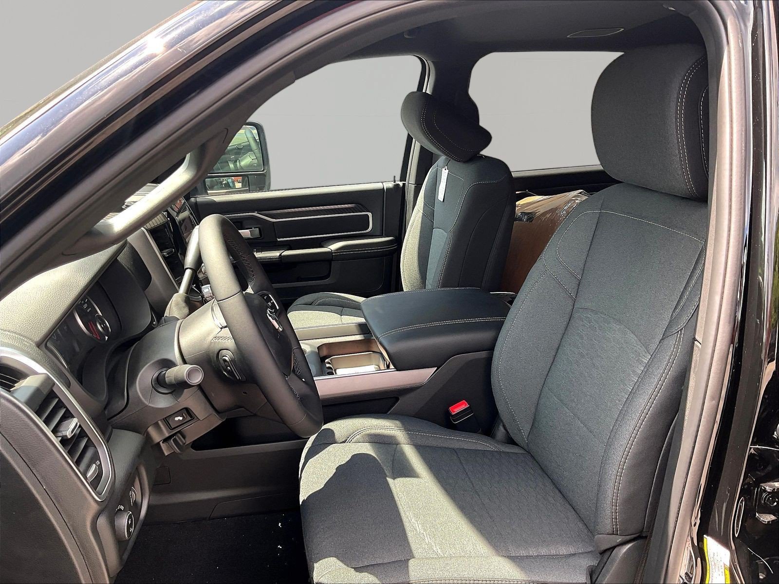 New 2026 RAM 3500 Big Horn AWD/4WD image 16