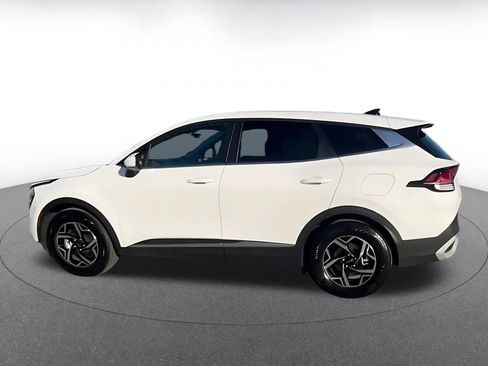 Used 2025 Kia Sportage LX image 9