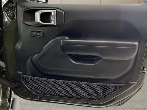 Certified 2021 Jeep Wrangler Unlimited Rubicon image 36