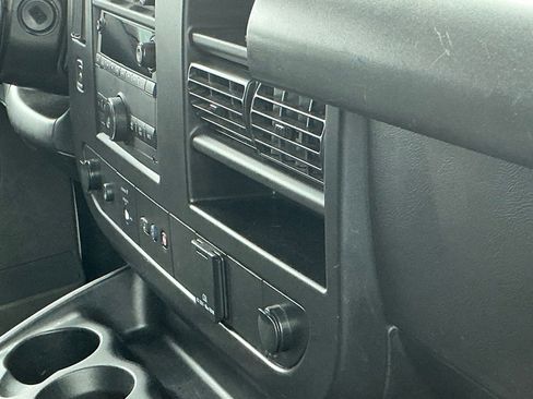 Used 2023 GMC Savana 2500 Extended w/ Driver Convenience Package image 4
