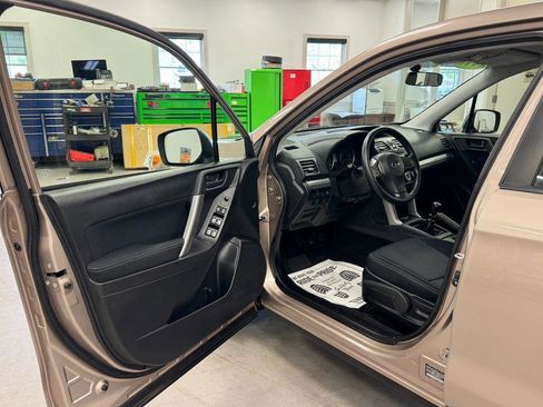 Used 2015 Subaru Forester 2.5i AWD/4WD image 12