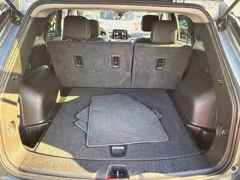 Used 2025 Chevrolet Blazer LT FWD image 9