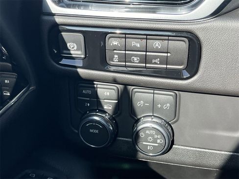 New 2026 GMC Yukon Denali w/ Sun & Power Step Package image 22