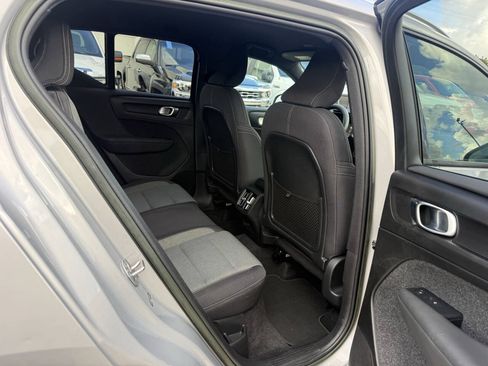 Used 2023 Volvo XC40 B5 Core AWD/4WD image 15