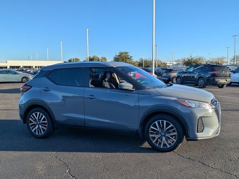 Used 2021 Nissan Kicks SV image 8