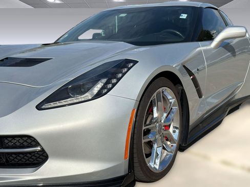Used 2019 Chevrolet Corvette Stingray Coupe w/ 1LT RWD image 19