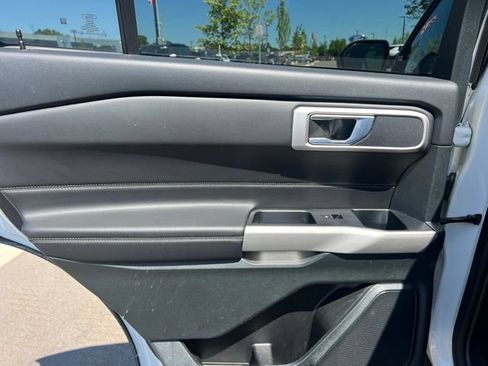 Used 2024 Ford Explorer XLT w/ Equipment Group 202A AWD/4WD image 16