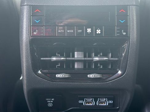 Used 2023 Jeep Grand Cherokee L Overland w/ Luxury Tech Group IV AWD/4WD image 14