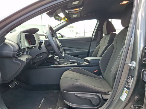 Certified 2025 Hyundai Elantra Sport FWD image 9