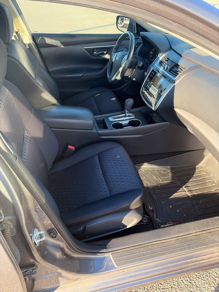 Used 2016 Nissan Altima 2.5 SV FWD image 6