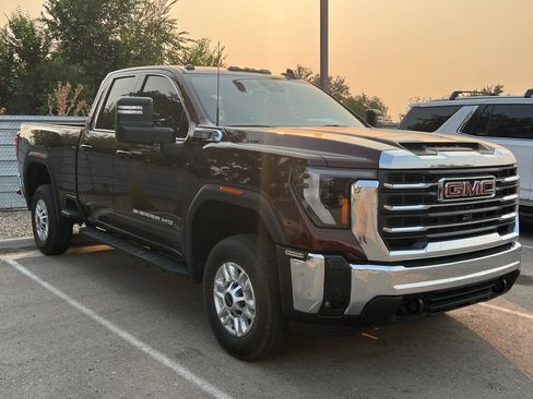 Used 2024 GMC Sierra 2500 SLE w/ SLE Value Package; AWD/4WD image 2