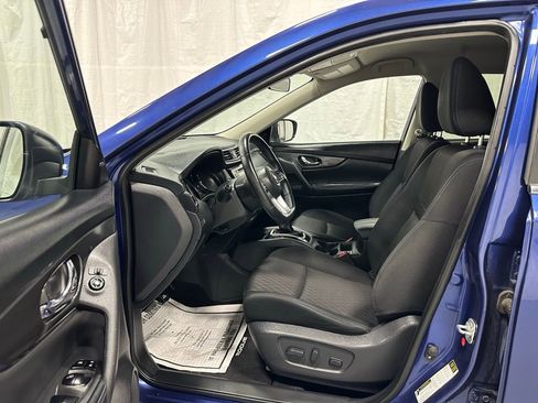 Used 2018 Nissan Rogue SV image 10