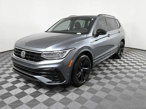 Used 2023 Volkswagen Tiguan SE R-Line image 2