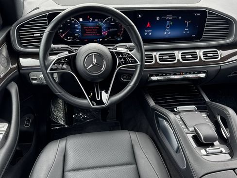Used 2025 Mercedes-Benz GLS 450 4MATIC image 16