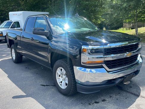 Used 2018 Chevrolet Silverado 1500 LT AWD/4WD image 3