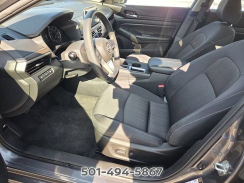 Used 2025 Nissan Altima 2.5 SV FWD image 6
