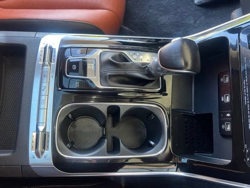 Used 2022 Kia Carnival SX Prestige FWD image 24