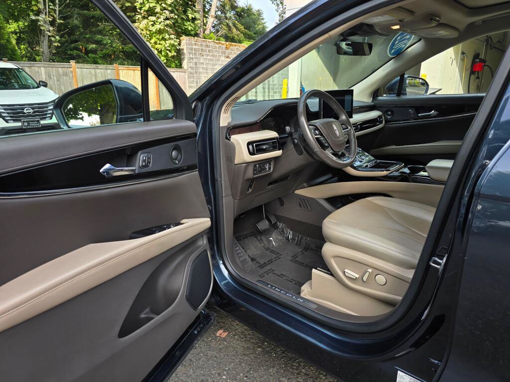 Used 2022 Lincoln Nautilus Reserve w/ Equipment Group 201A AWD/4WD image 21