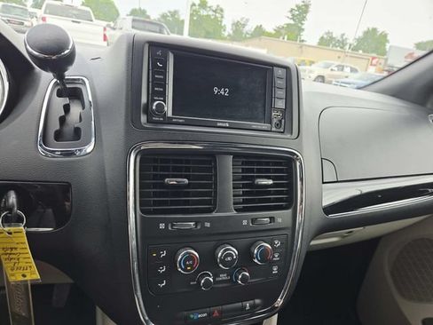 Used 2018 Dodge Grand Caravan SXT FWD image 22