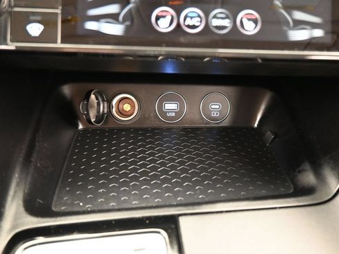 Used 2025 Genesis G70 2.5T RWD image 27