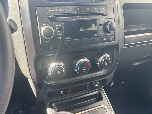 Certified 2017 Jeep Patriot Sport w/ Power Value Group AWD/4WD image 18