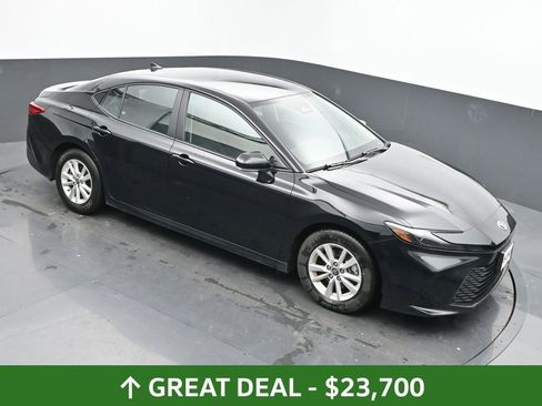 Used 2025 Toyota Camry LE image 33
