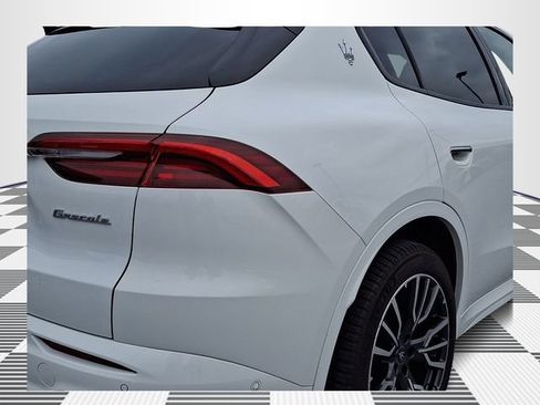 Certified 2024 Maserati Grecale Modena AWD/4WD image 11
