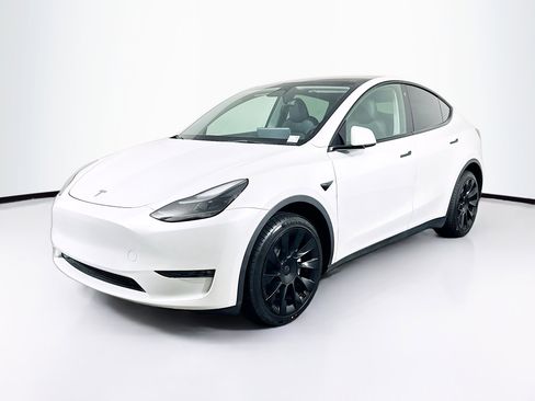 Used 2023 Tesla Model Y Long Range image 3