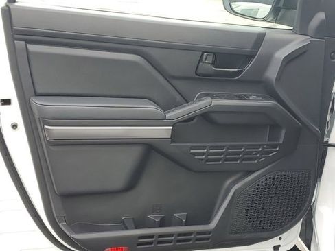 Used 2025 Toyota Tacoma SR5 image 9