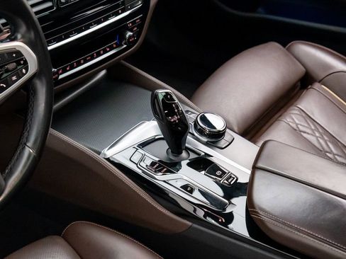 Used 2021 BMW M550i xDrive w/ Dynamic Handling Package image 13