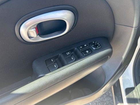 Used 2016 Kia Soul w/ Convenience Package FWD image 12