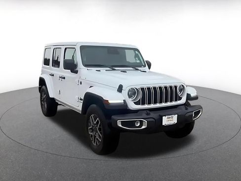 Used 2025 Jeep Wrangler Unlimited Sahara AWD/4WD image 3
