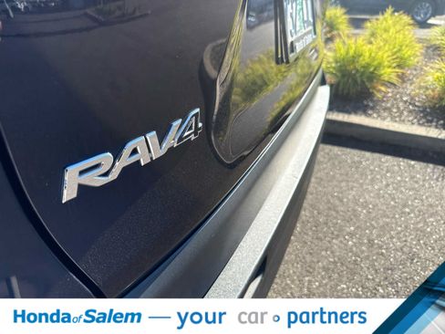 Used 2020 Toyota RAV4 XLE w/ XLE Grade Weather Package AWD/4WD image 7